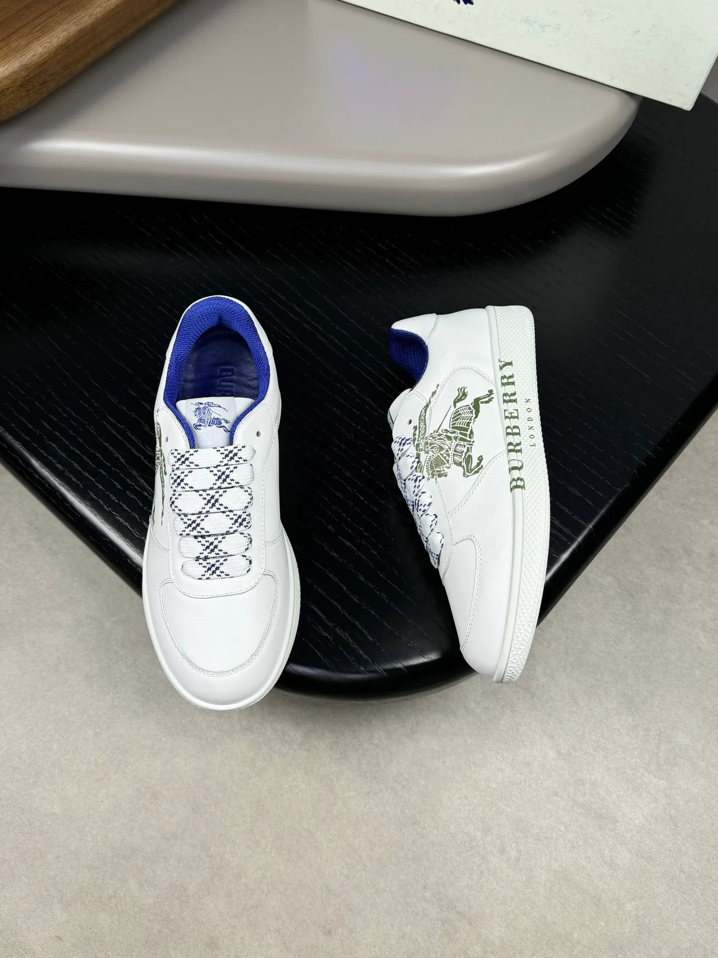 p420💰Men's shoes [BURBERRY] Burberry - High-end quality original order 🔍🔍🔍 - Upper: imported 🔝 Napa calfskin, 3D color printed brand totem on shoe body, tongue brand cloth label, heel air-pressure brand totem - Inner: canvas lining, feet; water-dyed cowhide - Outsole: ultra-light TPR rubber; two-color molded outsole -Ultra-high quality control and fine workmanship: outstanding (high-end, extravagance, grade) -Size: 38-44 (45, 46, can be customized)